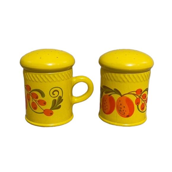AVON Yellow/AVONシェーカー/MustarD/Pepper Vintage Avon Salt and Pepper Shakers - Etsy